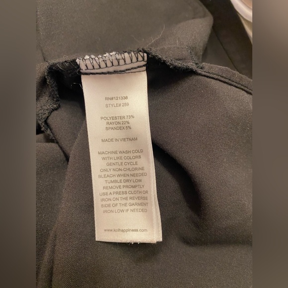 Koi Sapphire 2 piece scrub set black top is XL, pants are L. - Picture 14 of 16